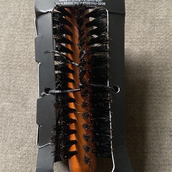 FREE w/purchase of any item $10 or more.Conair Hairbrush, Natural Shine Booster. - Picture 4 of 6